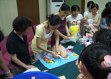 插浪穴喷淫液视频母婴育婴师培训婴儿护理实操